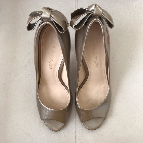 Enzo Angiolini Patent Leather Heels w/ bow details - Picture 2 of 8